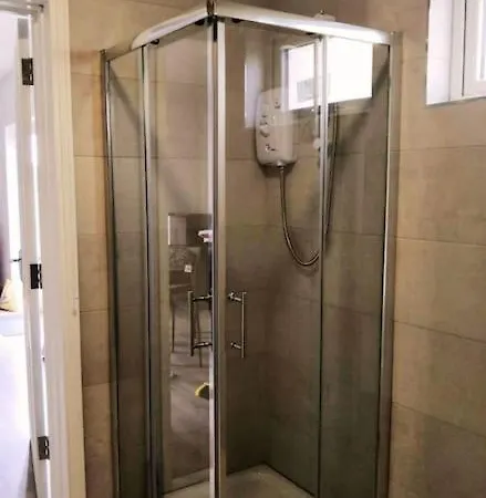 Secluded Modern アパート Castletown Gheoghegan