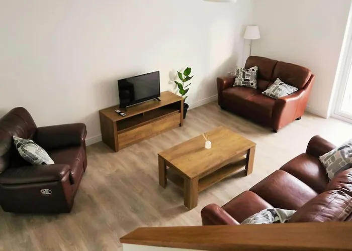 Secluded Modern דירה *