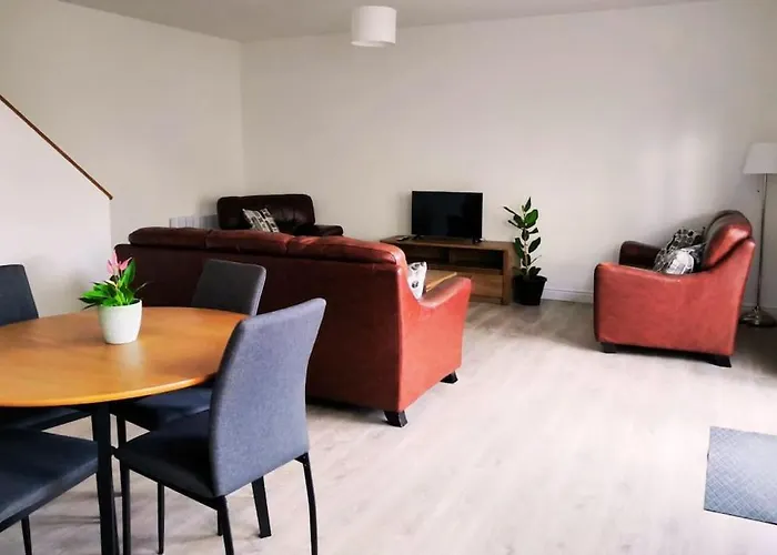 דירה Secluded Modern