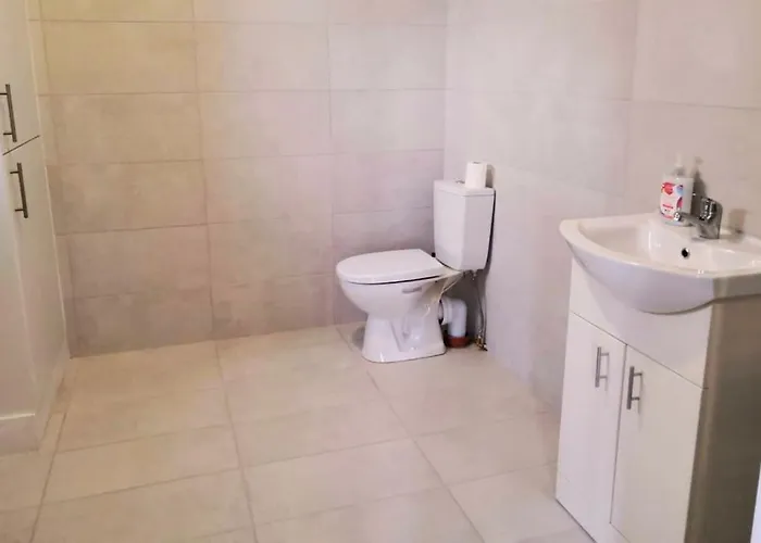 Secluded Modern דירה Castletown Gheoghegan