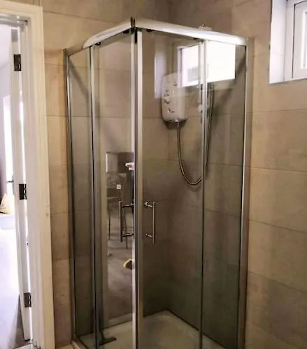 Secluded Modern דירה Castletown Gheoghegan